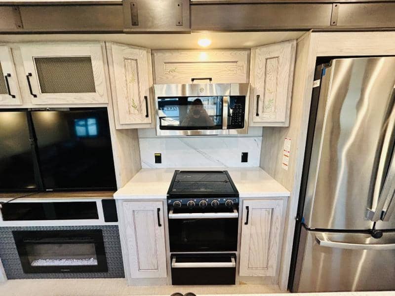 2023 Keystone RV 2023 Keystone RV Montana High Country - thumbnail 31