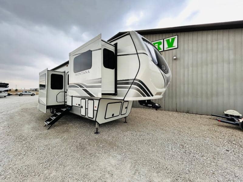 2023 Keystone RV 2023 Keystone RV Montana - thumbnail 3