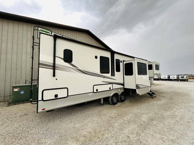 2023 Keystone RV 2023 Keystone RV Montana - thumbnail 5