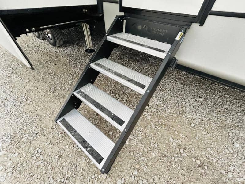 2023 Keystone RV 2023 Keystone RV Montana - thumbnail 12