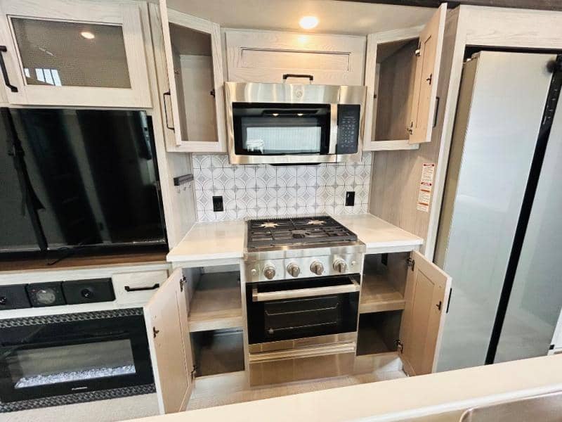 2023 Keystone RV 2023 Keystone RV Montana High Country - thumbnail 49