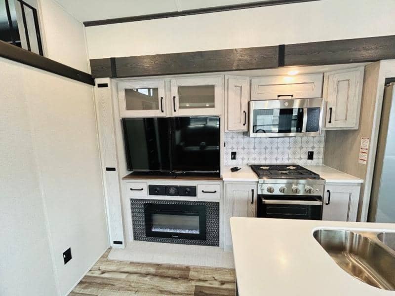 2023 Keystone RV 2023 Keystone RV Montana High Country - thumbnail 50