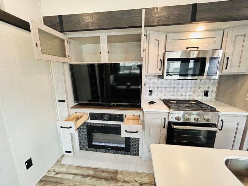 2023 Keystone RV 2023 Keystone RV Montana High Country - thumbnail 55