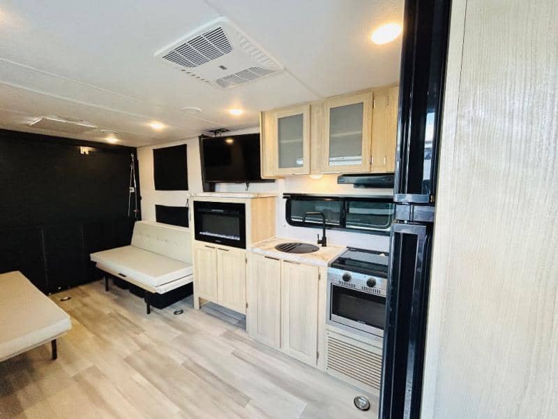 2023 Forest River 2023 Forest River Wildwood FSX - thumbnail 16