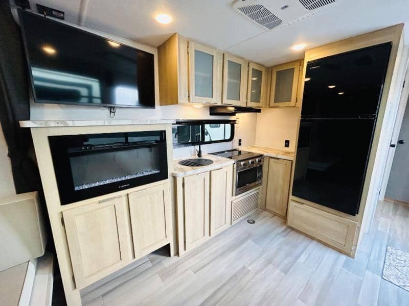 2023 Forest River 2023 Forest River Wildwood FSX - thumbnail 21