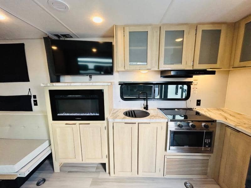 2023 Forest River 2023 Forest River Wildwood FSX - thumbnail 25