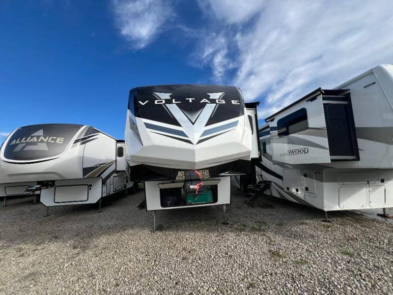 2023 Dutchmen 2023 Dutchmen Voltage - thumbnail 3
