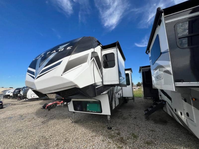 2023 Dutchmen 2023 Dutchmen Voltage - thumbnail 4