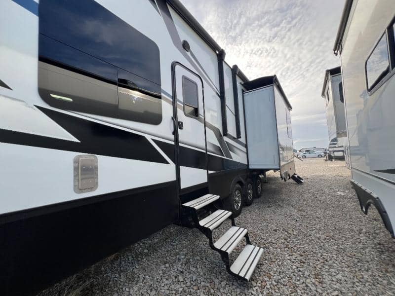 2023 Dutchmen 2023 Dutchmen Voltage - thumbnail 7