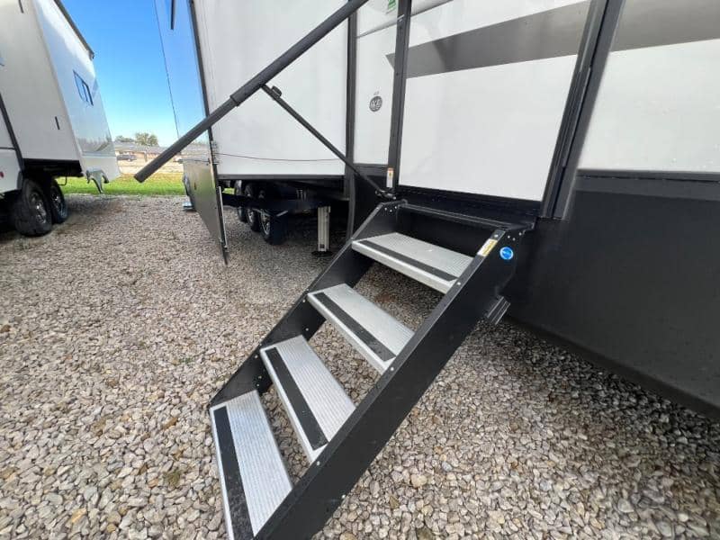 2023 Dutchmen 2023 Dutchmen Voltage - thumbnail 9