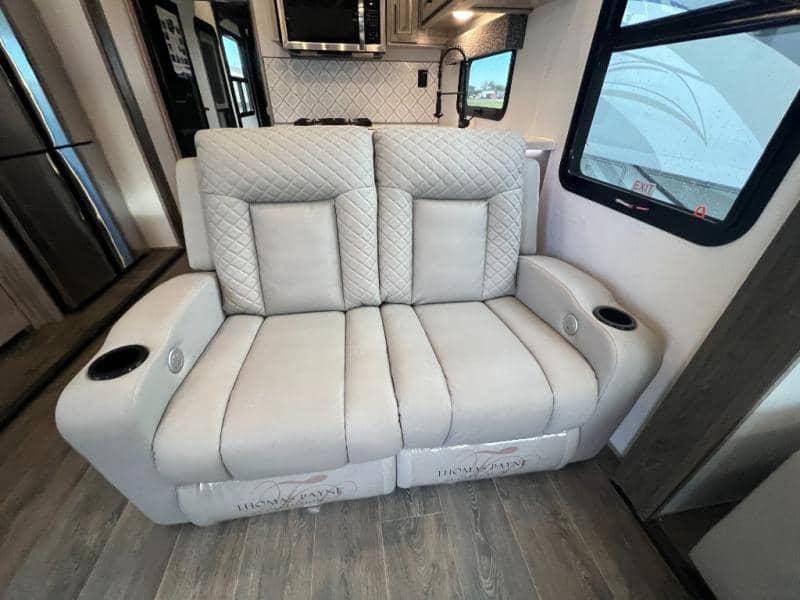 2023 Dutchmen 2023 Dutchmen Voltage - thumbnail 17