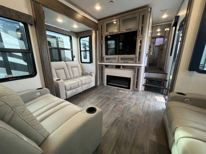 2023 Dutchmen 2023 Dutchmen Voltage - thumbnail 18