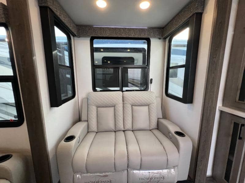 2023 Dutchmen 2023 Dutchmen Voltage - thumbnail 19