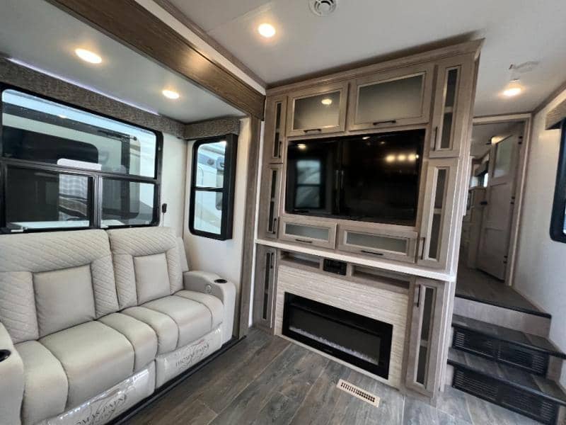 2023 Dutchmen 2023 Dutchmen Voltage - thumbnail 21