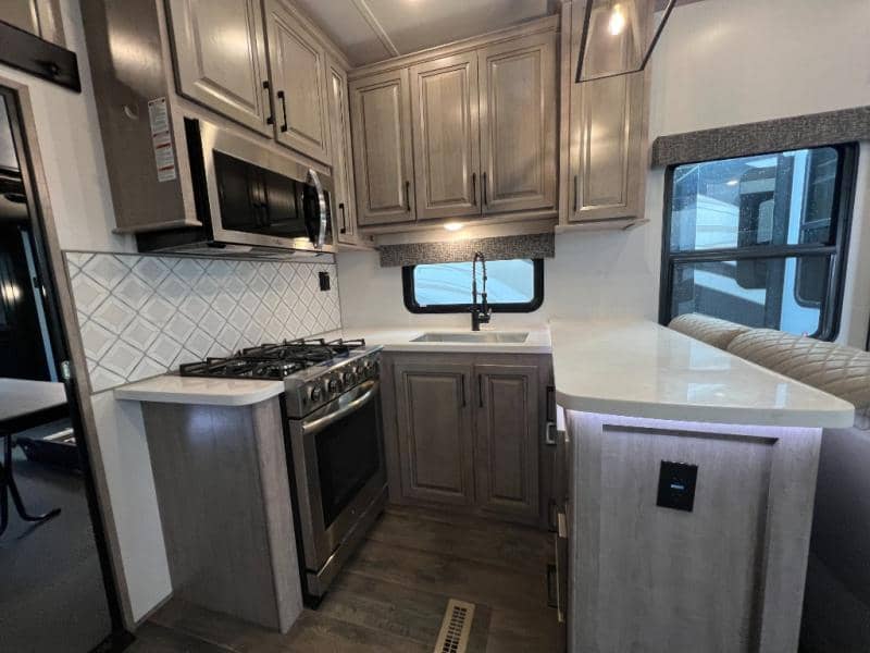 2023 Dutchmen 2023 Dutchmen Voltage - thumbnail 28