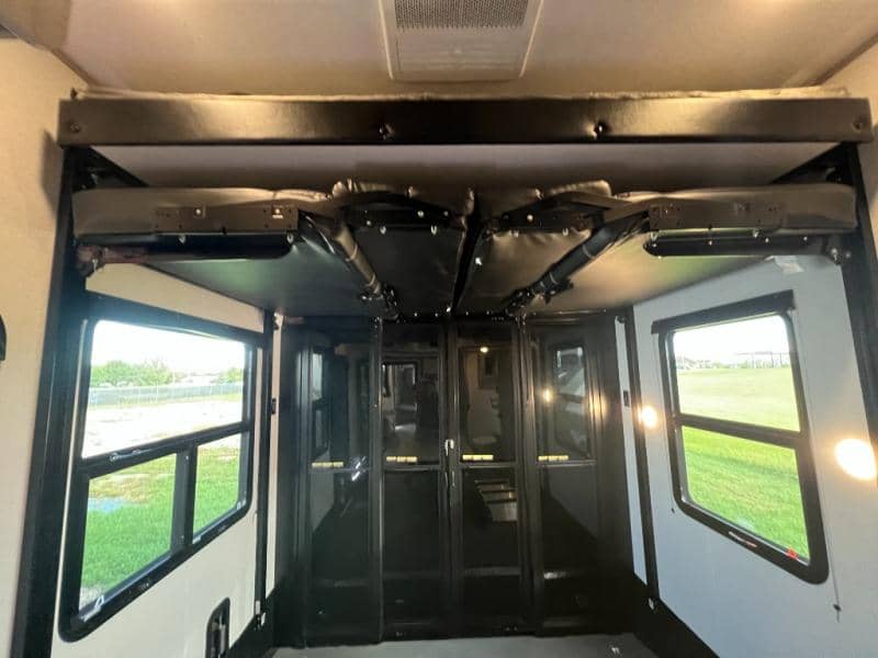 2023 Dutchmen 2023 Dutchmen Voltage - thumbnail 35