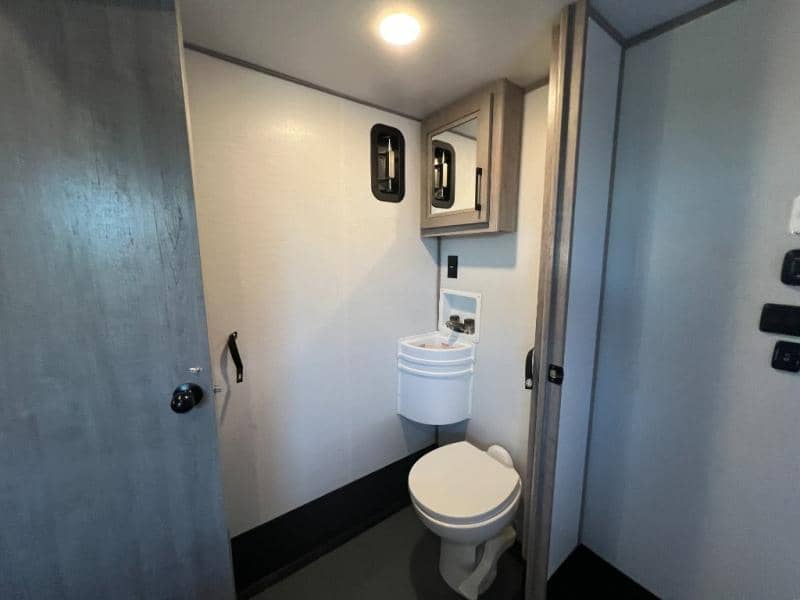 2023 Dutchmen 2023 Dutchmen Voltage - thumbnail 37