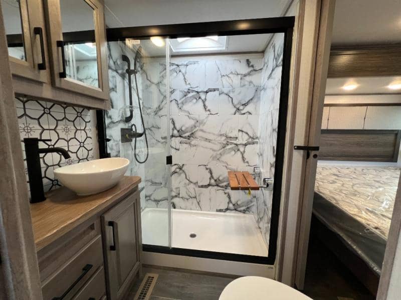 2023 Dutchmen 2023 Dutchmen Voltage - thumbnail 38