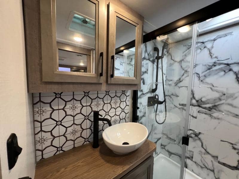 2023 Dutchmen 2023 Dutchmen Voltage - thumbnail 39