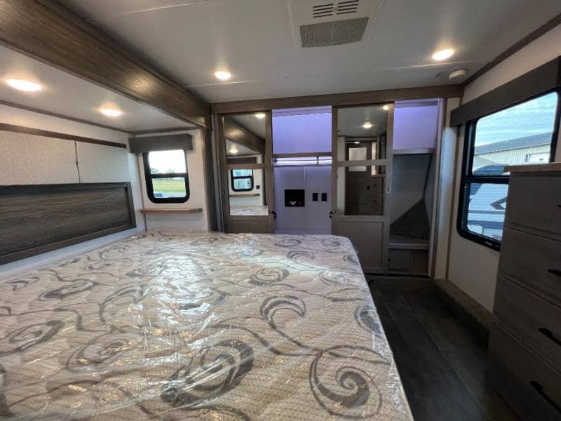 2023 Dutchmen 2023 Dutchmen Voltage - thumbnail 47