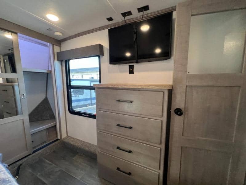 2023 Dutchmen 2023 Dutchmen Voltage - thumbnail 49