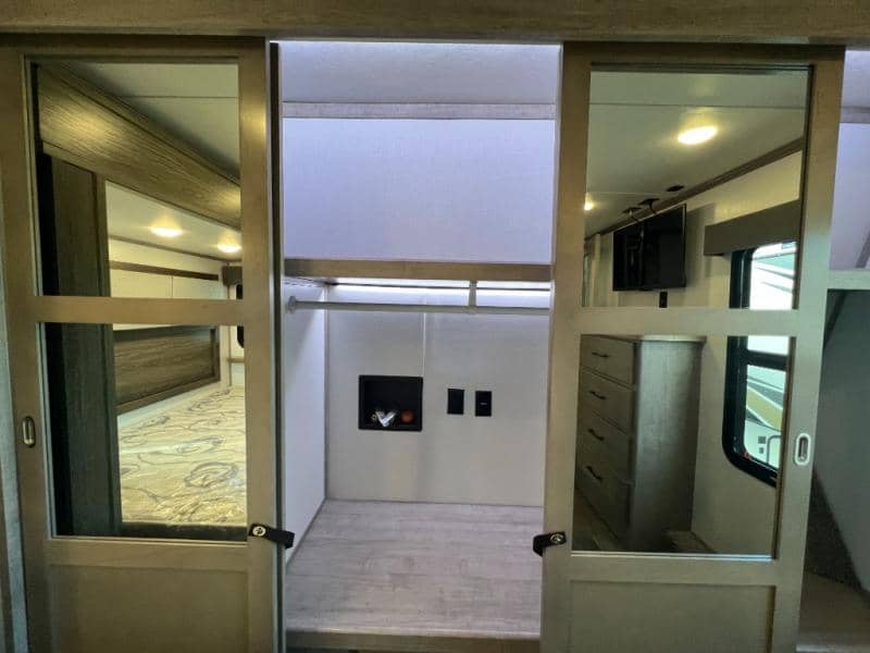 2023 Dutchmen 2023 Dutchmen Voltage - thumbnail 50