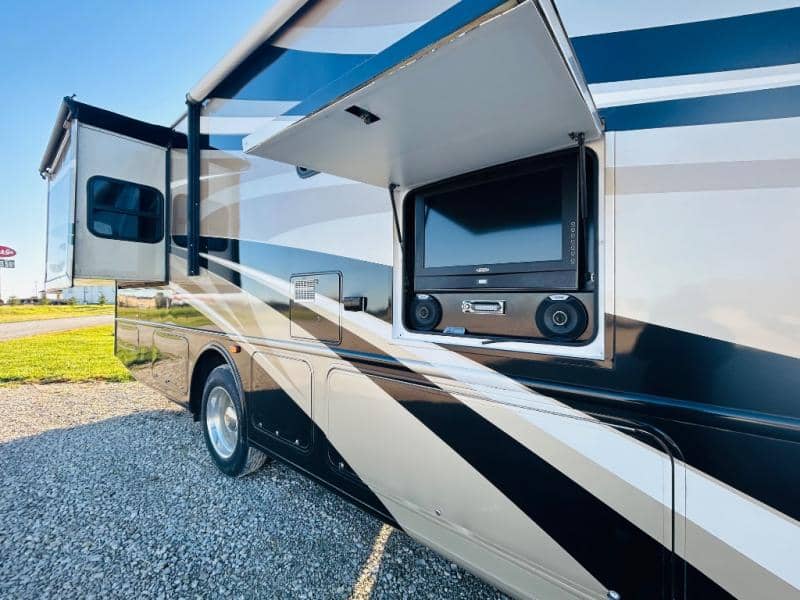 2011 Thor Motor Coach 2011 Thor Motor Coach Hurricane - thumbnail 11