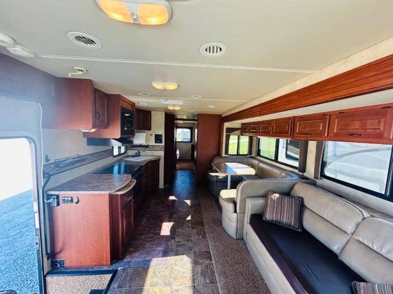 2011 Thor Motor Coach 2011 Thor Motor Coach Hurricane - thumbnail 16