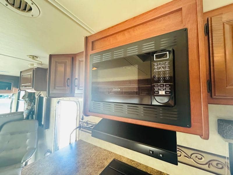 2011 Thor Motor Coach 2011 Thor Motor Coach Hurricane - thumbnail 19