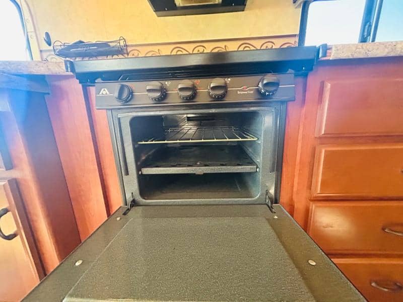 2011 Thor Motor Coach 2011 Thor Motor Coach Hurricane - thumbnail 21