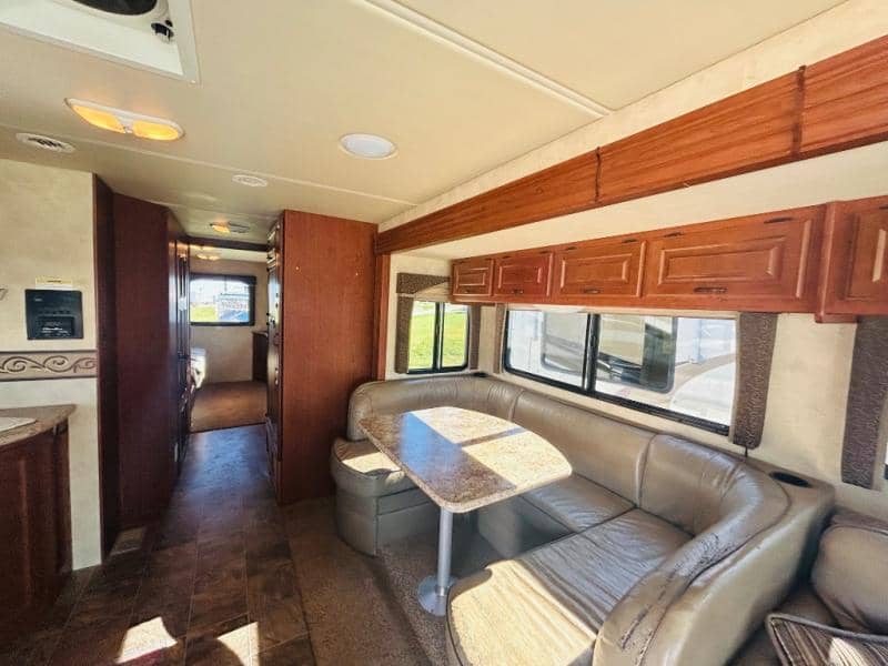 2011 Thor Motor Coach 2011 Thor Motor Coach Hurricane - thumbnail 26