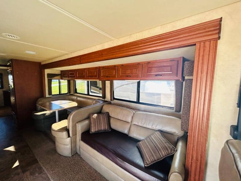 2011 Thor Motor Coach 2011 Thor Motor Coach Hurricane - thumbnail 27