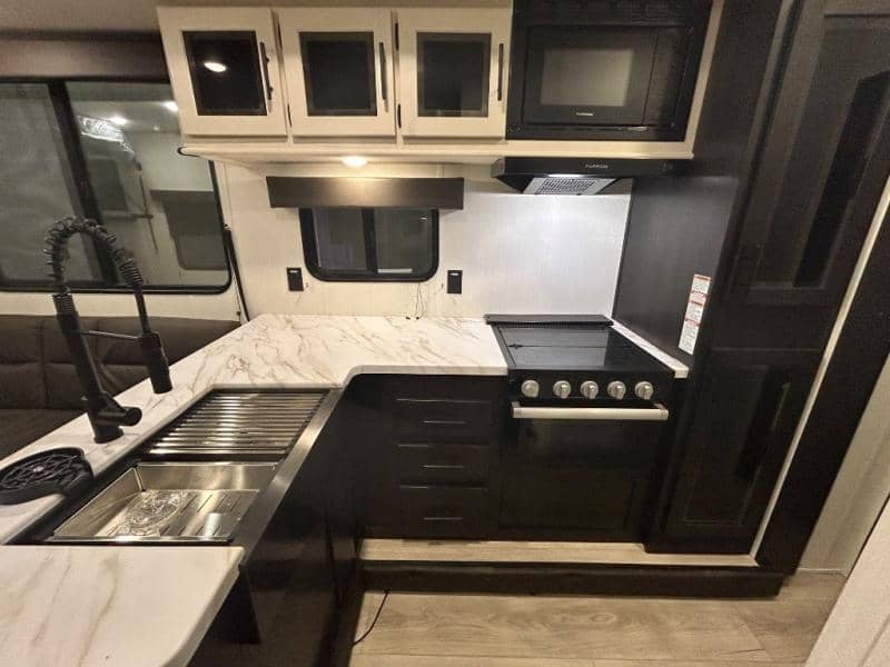 2025 Forest River 2025 Forest River Vengeance Rogue SUT - thumbnail 13