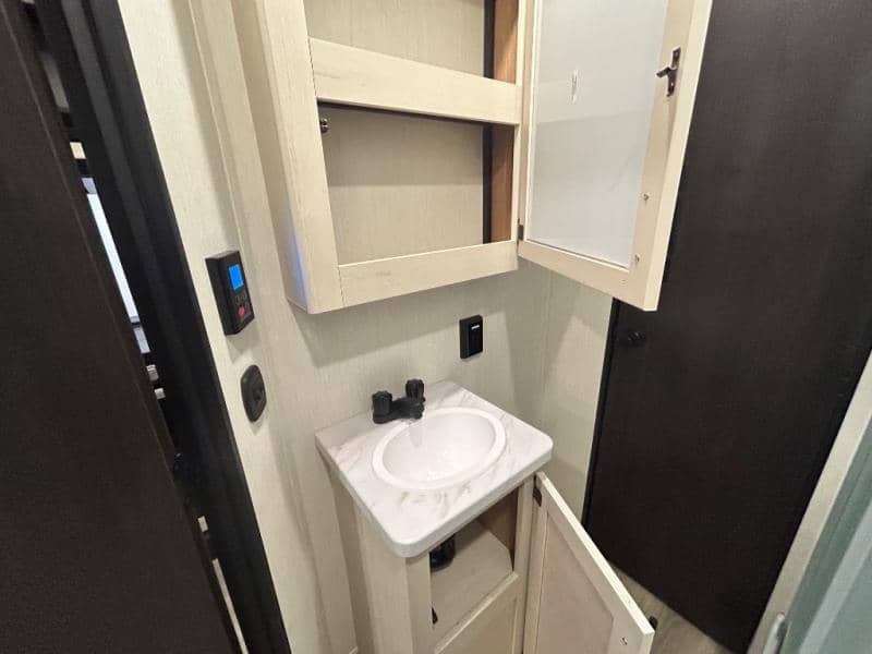 2025 Forest River 2025 Forest River Vengeance Rogue SUT - thumbnail 45