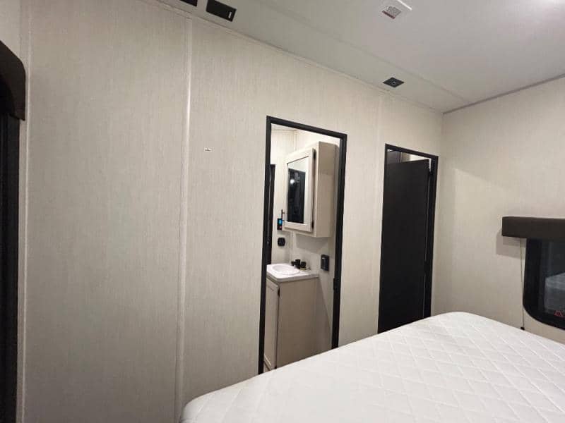 2025 Forest River 2025 Forest River Vengeance Rogue SUT - thumbnail 51