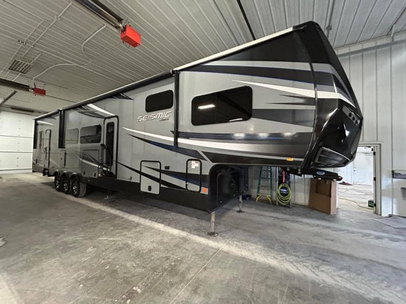 2019 Jayco 2019 Jayco Seismic - thumbnail 3