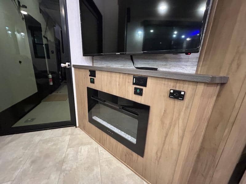 2024 Forest River 2024 Forest River Vengeance Rogue Armored - thumbnail 33