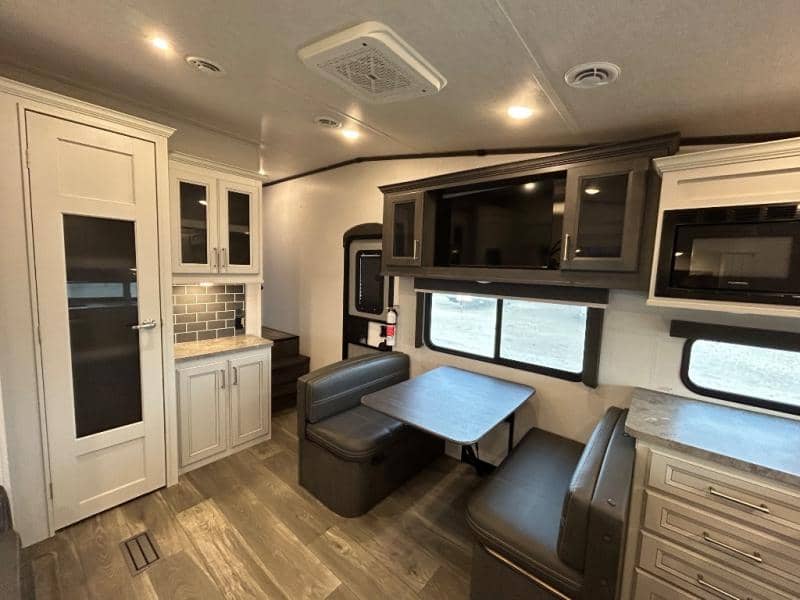 2024 Keystone RV 2024 Keystone RV Cougar - thumbnail 33