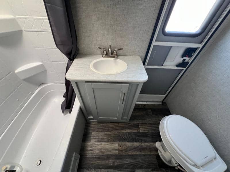 2020 Keystone RV 2020 Keystone RV Bullet Ultra Lite Series - thumbnail 32