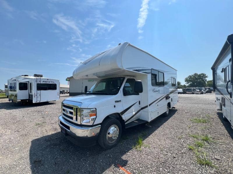 2025 Coachmen 2025 Coachmen Leprechaun - thumbnail 5