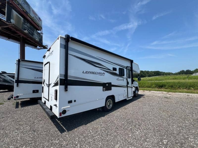 2025 Coachmen 2025 Coachmen Leprechaun - thumbnail 7