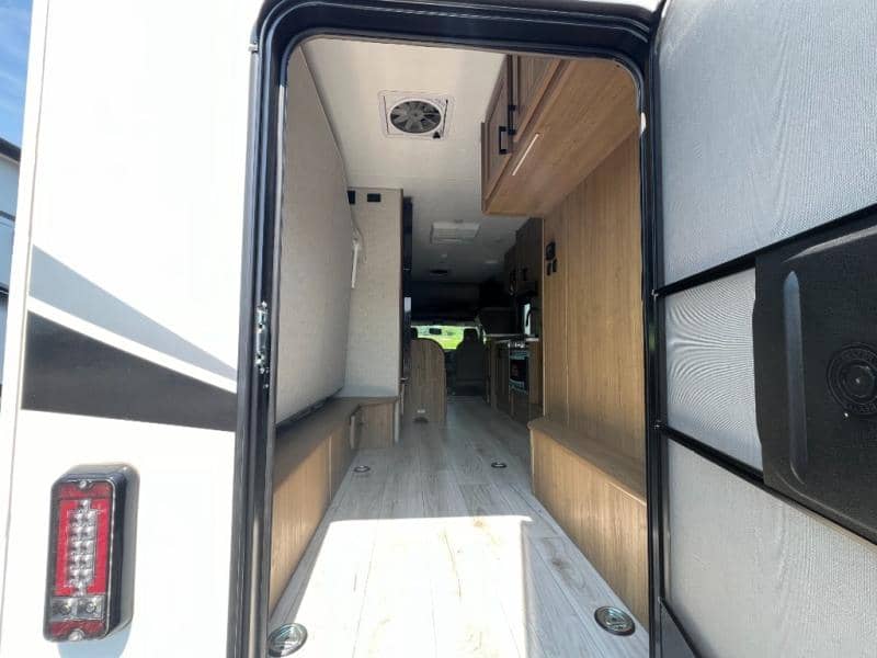 2025 Coachmen 2025 Coachmen Leprechaun - thumbnail 11