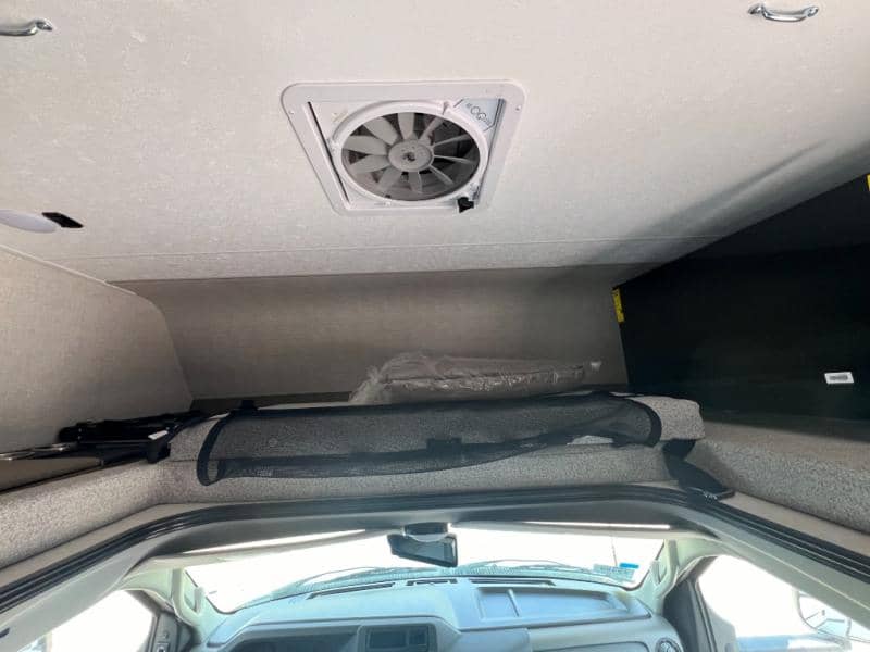 2025 Coachmen 2025 Coachmen Leprechaun - thumbnail 16