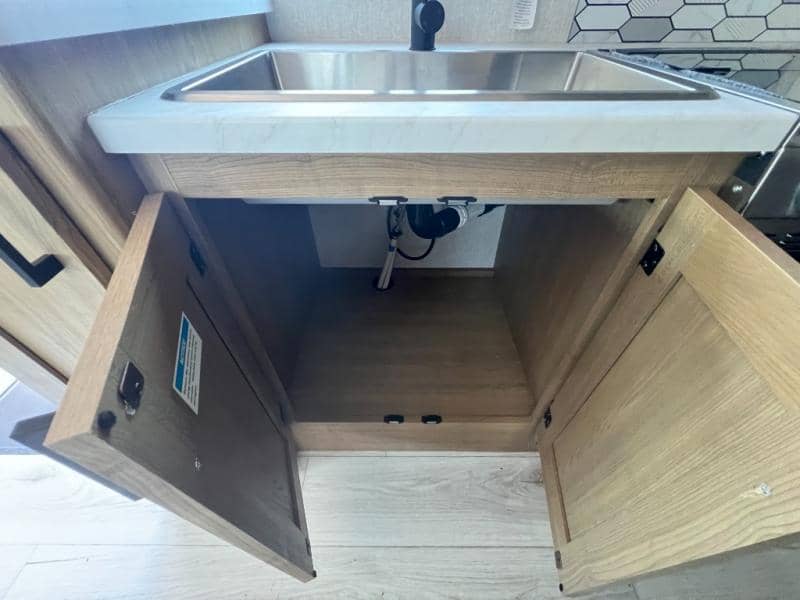 2025 Coachmen 2025 Coachmen Leprechaun - thumbnail 28