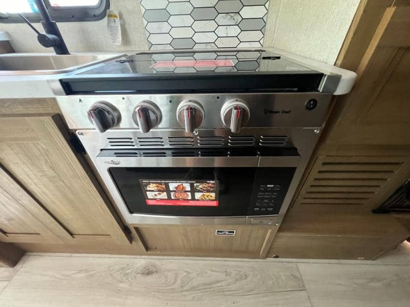 2025 Coachmen 2025 Coachmen Leprechaun - thumbnail 31