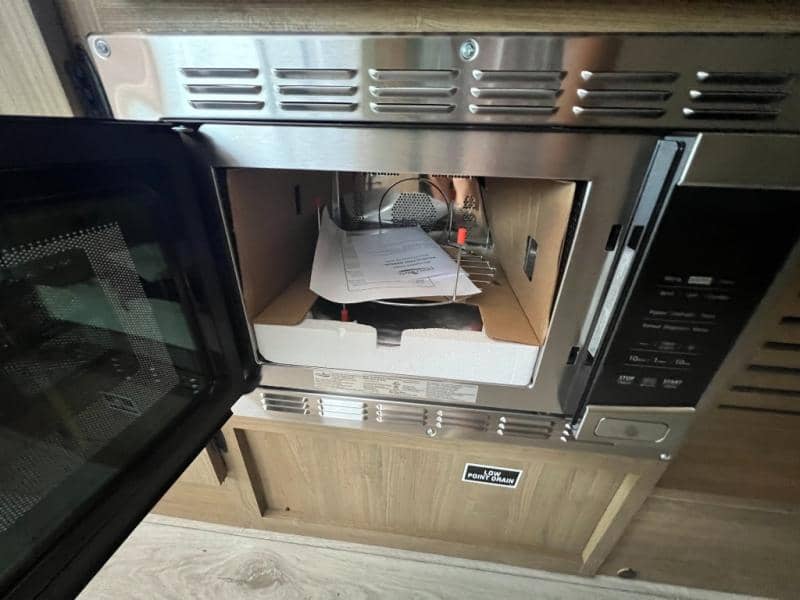 2025 Coachmen 2025 Coachmen Leprechaun - thumbnail 32