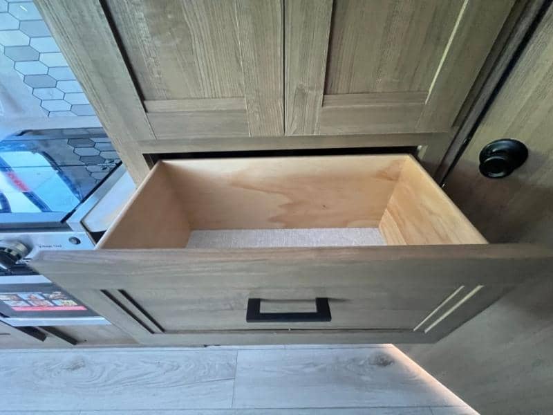 2025 Coachmen 2025 Coachmen Leprechaun - thumbnail 37