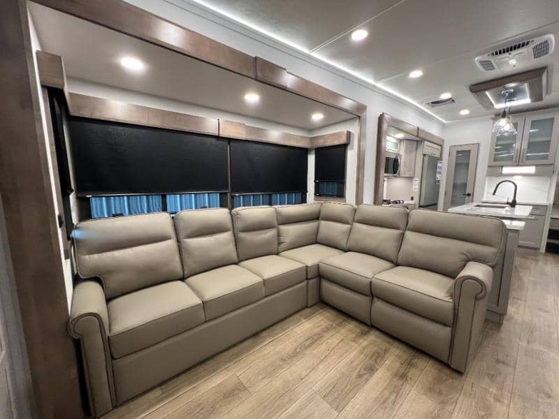 2025 Alliance RV 2025 Alliance RV Paradigm - thumbnail 10