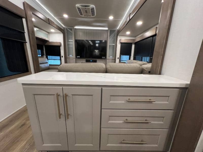 2025 Alliance RV 2025 Alliance RV Paradigm - thumbnail 14