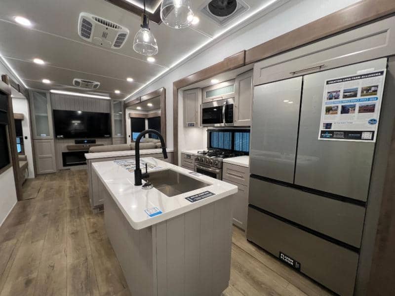 2025 Alliance RV 2025 Alliance RV Paradigm - thumbnail 21